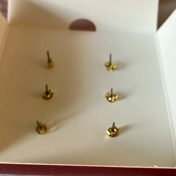 Coach: 2022 Earring (CF985) Set- Gold Tone - Picture 8 of 12